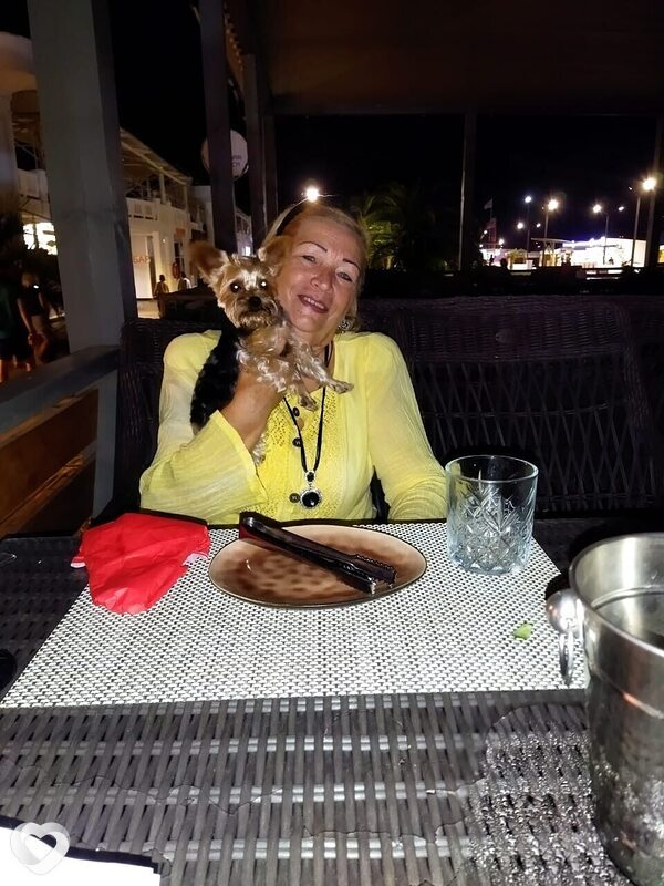 Фото Незнакомка